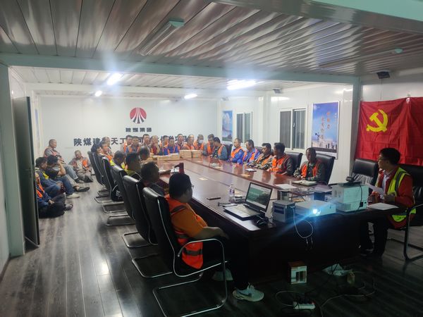 陜煤建設(shè)天工公司安裝一部：迎高溫、戰(zhàn)酷暑 確保汽車卸煤溝安裝工程如期交付