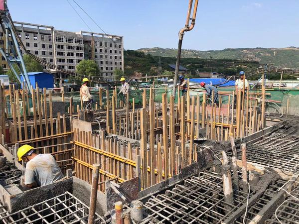 陜煤建設(shè)韓城分公司土建三項目部大體積混凝土一次性澆筑完成