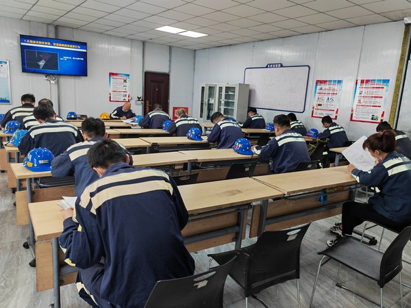 陜煤建設(shè)洗選煤運營公司紅柳林洗煤廠項目部：暢通機電“毛細(xì)血管，護好安全“大心臟”