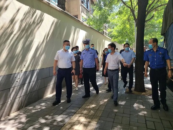 西安市委文明辦一行深入陜煤建設(shè)澄合分公司十一項(xiàng)目部背街小巷改造項(xiàng)目開(kāi)展文明城市創(chuàng)建督導(dǎo)