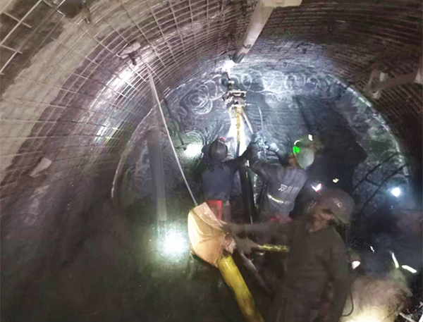 陜煤建設(shè)礦建三公司雙龍項目部109回風(fēng)順槽精準(zhǔn)貫通