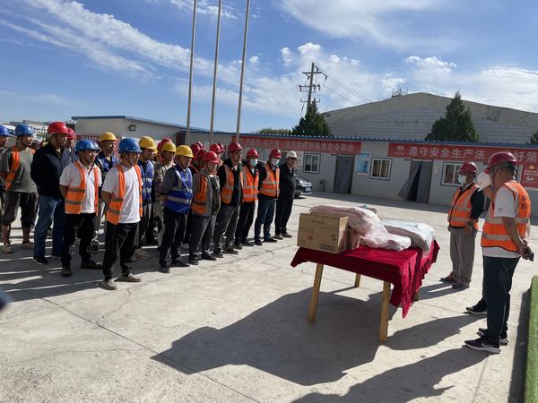 陜煤建設(shè)西北分公司：張掖潤泉瑞苑項(xiàng)目3#、5#、8#住宅樓喜封頂