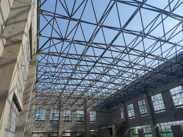 陜煤建設(shè)綠宇公司：中秋獻禮，提前完成網(wǎng)架吊裝