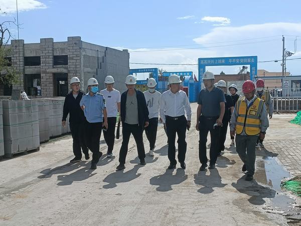 鄂托克旗旗委常委、政府副旗長許瑞峰一行蒞臨陜煤建設(shè)內(nèi)蒙古分公司第二項目部檢查指導(dǎo)工作