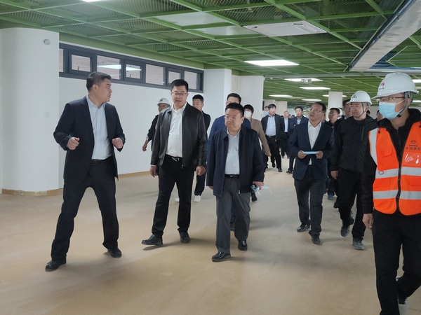 榆林城投集團(tuán)黨委書記、董事長、總經(jīng)理郝君一行蒞臨北京師范大學(xué)榆林學(xué)校（幼兒園）項(xiàng)目檢查指導(dǎo)工作