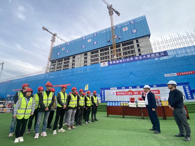 陜煤建設銅煤公司：行走一線鼓干勁 節(jié)日慰問不打烊