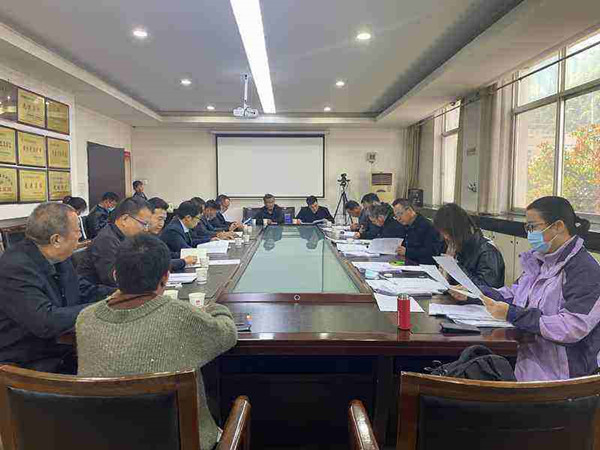 陜煤建設(shè)澄合分公司承建的彬長大佛寺新增生產(chǎn)生活設(shè)施3#、4#職工宿舍及車庫工程順利通過竣工驗收