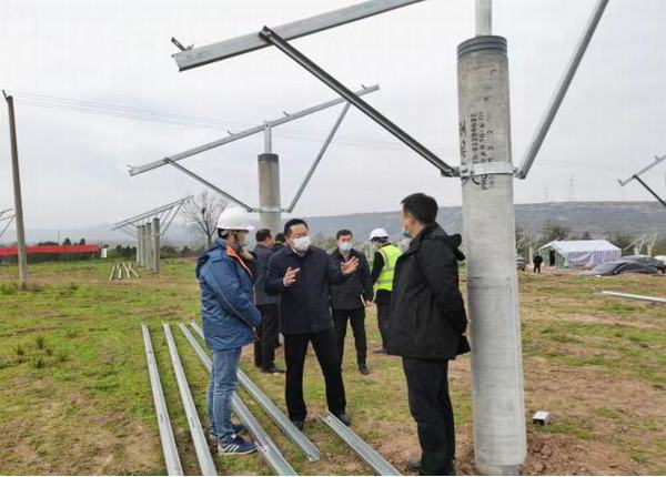 寶雞市聯(lián)合督查組梁武一行蒞臨隴縣110MW 農(nóng)光互補發(fā)電項目進行調(diào)研指導(dǎo)