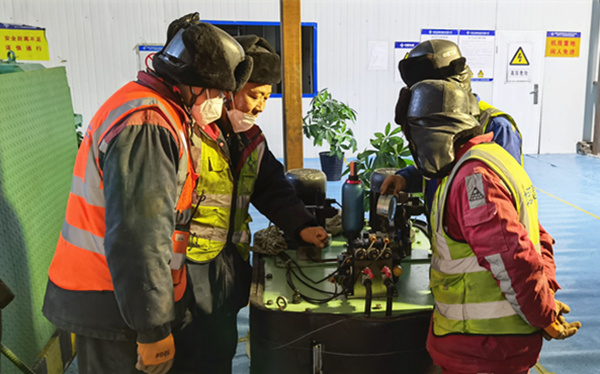 陜煤建設(shè)礦建三公司：緊急搶修！機(jī)電“土專家”上線！