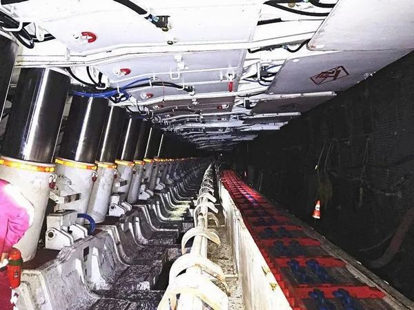 陜煤建設(shè)煤礦運(yùn)營服務(wù)分公司：巴拉素項(xiàng)目部2101工作面安裝會(huì)戰(zhàn)正酣