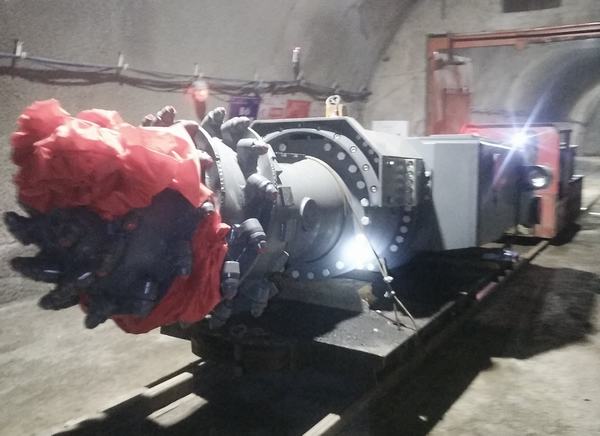 陜煤建設礦建二公司:百噸巨物與時間賽跑順利完成下放組裝