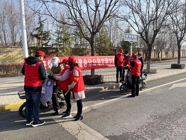 陜煤建設(shè)澄合分公司第十五項(xiàng)目部多形式開展學(xué)雷鋒活動展現(xiàn)青年風(fēng)采