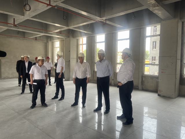 陜西陜煤韓城礦業(yè)有限公司黨委書記、董事長張維新蒞臨陜煤建設(shè)韓城分公司下峪口煤礦調(diào)度指揮綜合辦公樓工程檢查指導(dǎo)工作