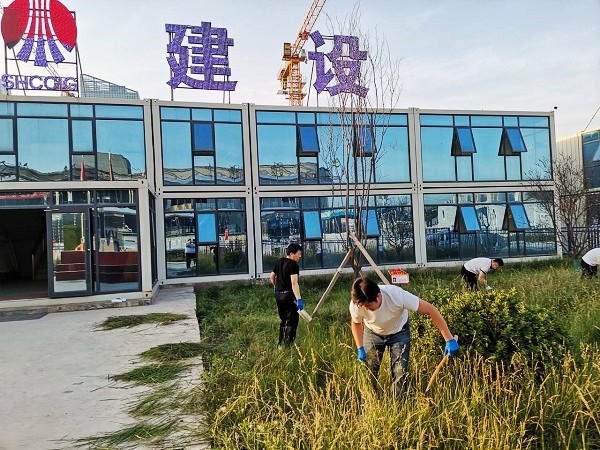 陜煤建設(shè)渭南分公司第十一項(xiàng)目部烈日炎炎似火燒? 義務(wù)勞動(dòng)干勁足