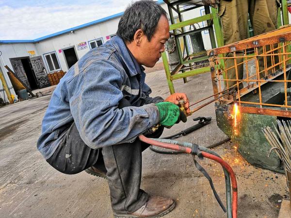 陜煤建設(shè)煤礦運(yùn)營服務(wù)分公司：技能現(xiàn)場大講堂助青工成才