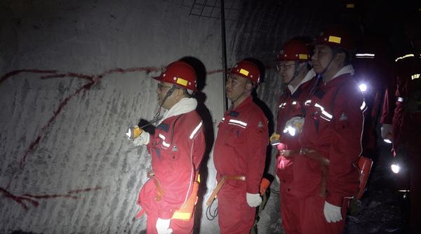 韓城礦業(yè)總經(jīng)理吳杰蒞臨陜煤建設(shè)礦建二公司王峰項(xiàng)目部檢查指導(dǎo)工作