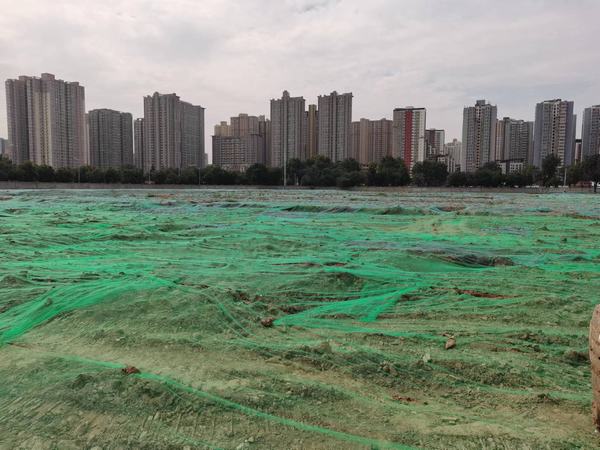 陜煤建設新城公司華清東路以南區(qū)域改造項目清表及垃圾清運工程二標段及五標段工程順利通過竣工驗收