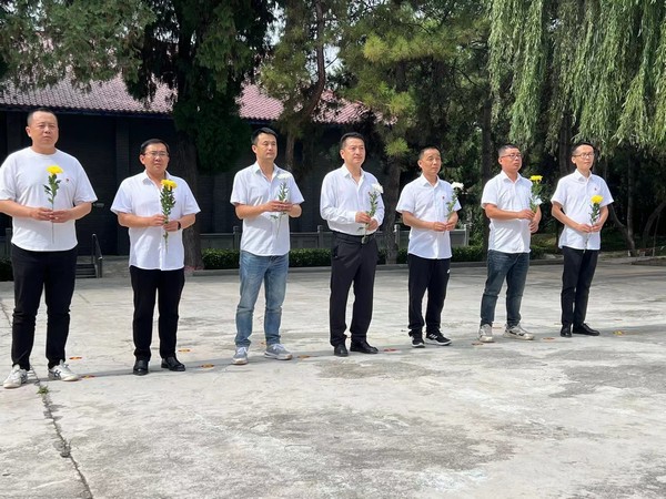 陜煤建設(shè)銅煤公司延安項(xiàng)目部黨支部 開(kāi)展“緬懷革命先烈，傳承紅色基因”主題黨日活動(dòng)