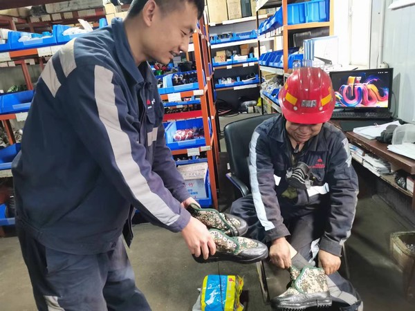 陜煤建設洗選煤運營公司檸條塔運營項目部：開展“關(guān)愛員工從‘心’出發(fā)送溫暖”活動