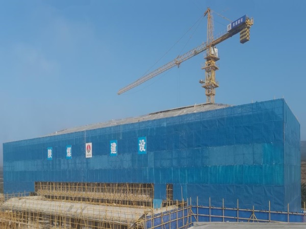 陜煤建設綠宇公司承建的淳化縣殯葬服務設施建設項目主體結構順利封頂