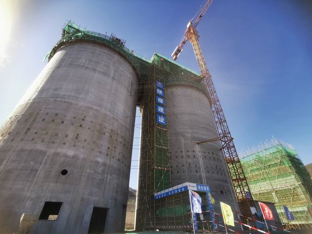 陜煤建設(shè)韓城分公司土建十一項目部一項工程喜提封頂大吉