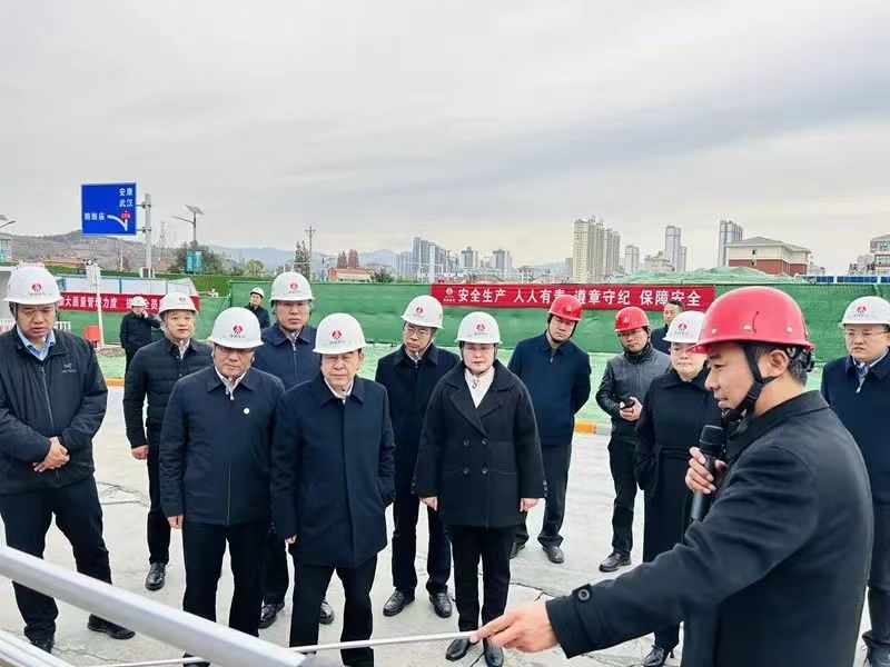 陜煤集團(tuán)黨委副書記、董事、總經(jīng)理趙福堂視察建設(shè)集團(tuán)承建的漢陰縣實(shí)驗(yàn)中學(xué)項(xiàng)目