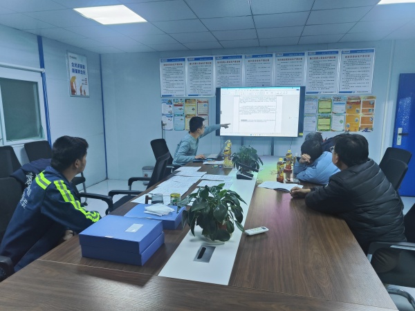 陜煤建設(shè)機(jī)電安裝公司：備戰(zhàn)供暖季 點“暖”這個冬天