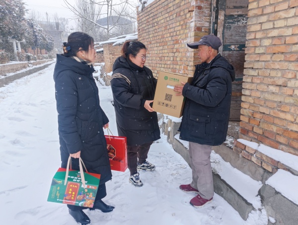 陜煤建設(shè)礦建三公司：節(jié)前送關(guān)懷，讓愛(ài)心溫暖寒冬