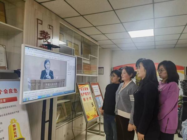 陜煤建設(shè)礦建二公司：看齊勞模標(biāo)桿 汲取奮進力量