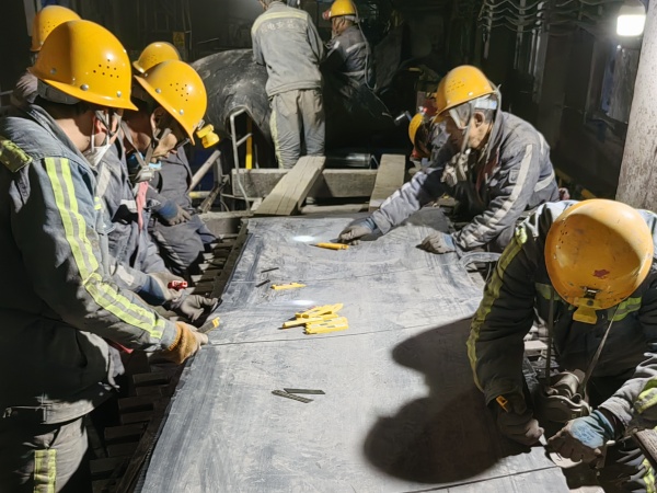 陜煤建設(shè)機(jī)電安裝公司：凝心聚力忙檢修，爭(zhēng)分奪秒不停歇