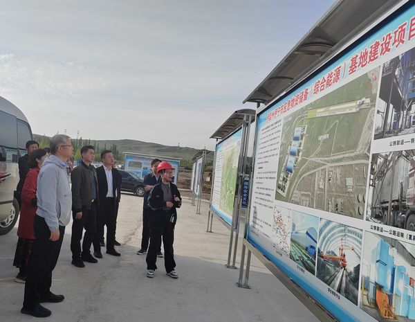 江西省贛州市委常委、副市長竇良坦蒞臨陜煤建設(shè)天工公司新疆第一項(xiàng)目部調(diào)研指導(dǎo)工作