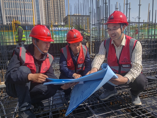 陜煤建設榆林公司榆溪圣境項目部：堅守現(xiàn)場，做質(zhì)量的捍衛(wèi)者