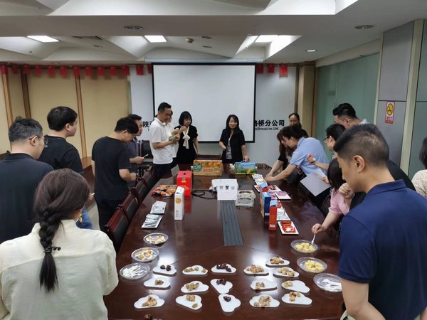 陜煤建設(shè)路橋分公司情系端午，放“粽”一下