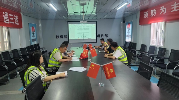 陜煤建設(shè)銅煤公司第一項(xiàng)目部：“拍一拍”施工現(xiàn)場查隱患 齊心協(xié)力保安全