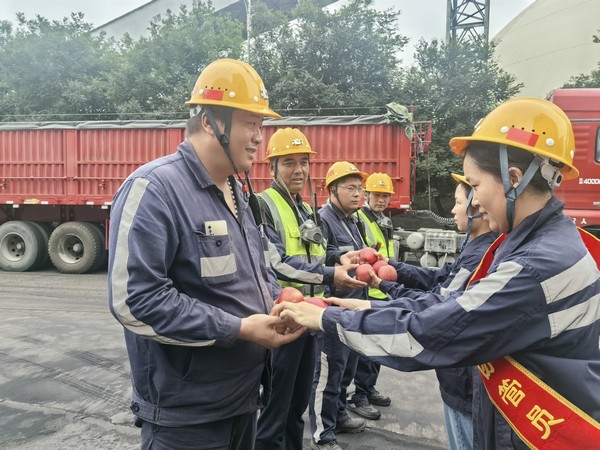陜煤建設(shè)洗選煤運營公司開展“溫馨父親節(jié)，協(xié)管囑安全”活動