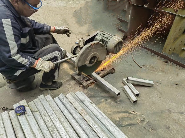 戰(zhàn)酷暑  不屈“暑”下顯擔當