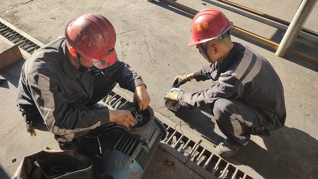 陜煤建設洗選煤運營公司澄合山陽運營項目部:“熱辣滾燙”的初秋，用汗水澆灌辛勤之花