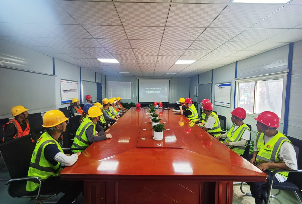 陜煤建設天工公司土建第二十項目部：學安全、行安全、練安全