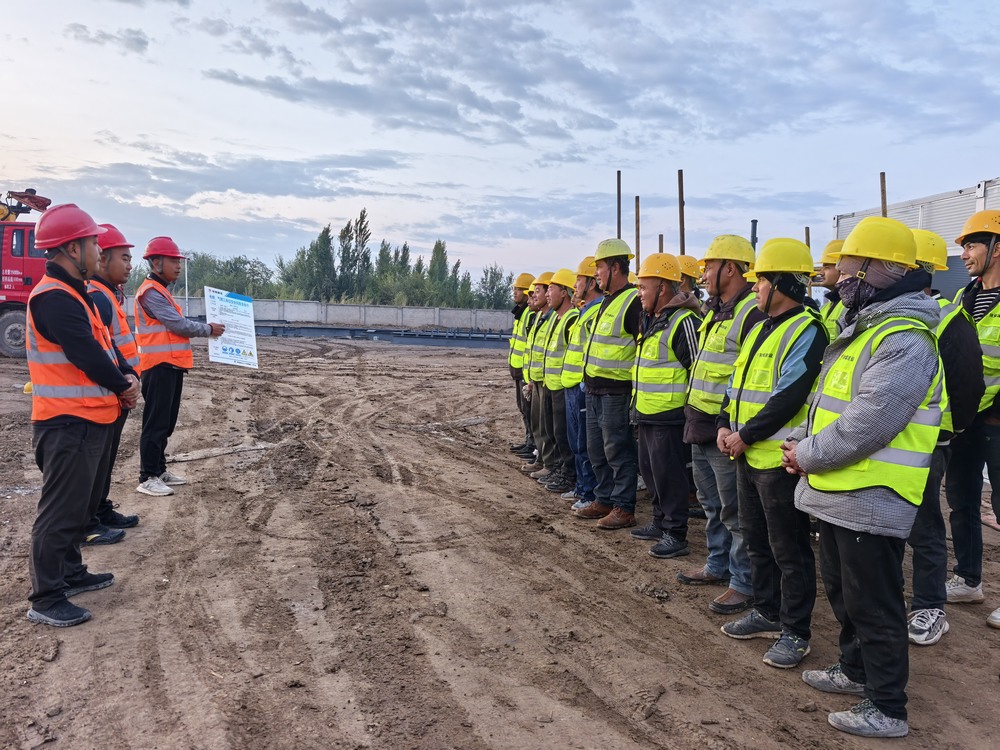 陜煤建設(shè)天工公司新疆第一項(xiàng)目部：抓實(shí)班前例會(huì)，筑牢平安建設(shè)根基