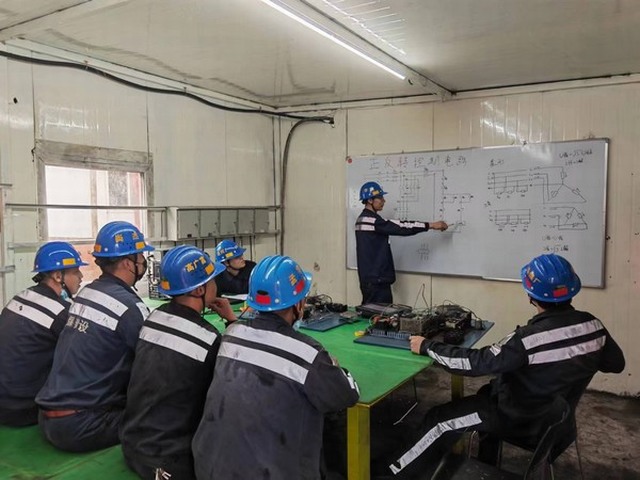 陜煤建設(shè)洗選煤運(yùn)營(yíng)公司紅柳林洗煤廠(chǎng)項(xiàng)目部：鑄就安全“銅錢(qián)鐵壁” 共繪國(guó)慶盛典“紅”圖