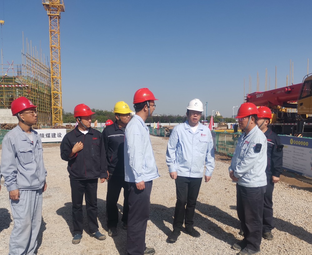 蒲城清潔能源化工有限責任公司黨委書記、董事長封建利一行深入陜煤建設天工公司基層項目部檢查指導