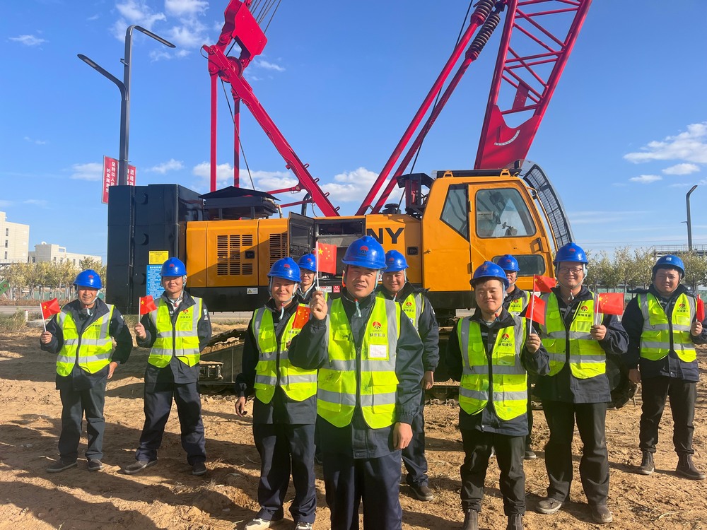 國慶時(shí)，建筑工地的夢(mèng)想之筑