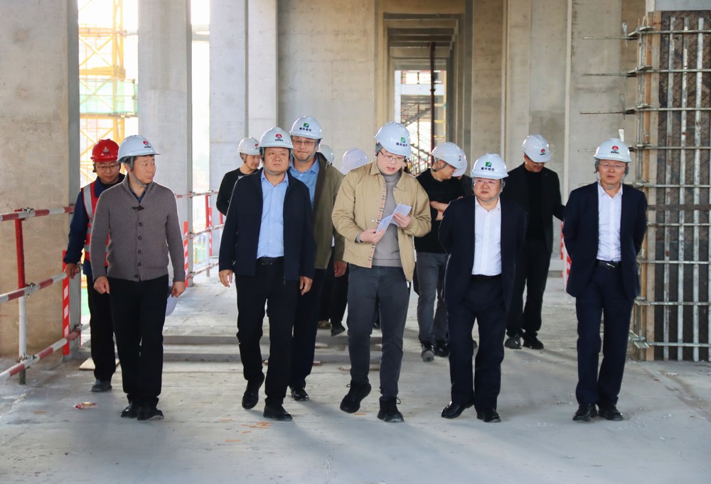 榆林城投集團黨委書記、董事長郝君一行蒞臨陜煤建設榆林公司承建的榆溪圣境一標段項目檢查指導工作