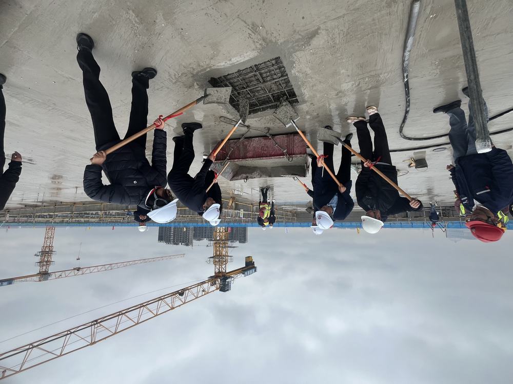 喜報(bào)！陜煤建設(shè)榆林公司承建的遷建榆林市第八中學(xué)項(xiàng)目N1標(biāo)段綜合樓主體喜迎封頂