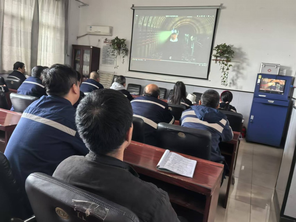 陜煤建設(shè)洗選煤運(yùn)營(yíng)公司澄合山陽(yáng)運(yùn)營(yíng)項(xiàng)目部：以安全“預(yù)警”?！绊槙场辫T“防線(xiàn)”