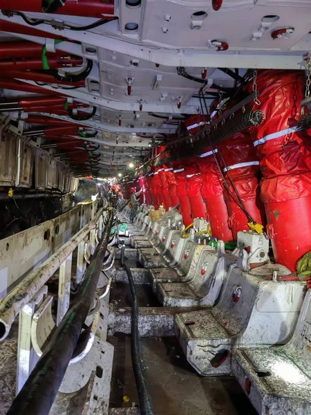 陜煤建設(shè)煤礦運(yùn)營服務(wù)分公司：巴拉素煤礦22盤區(qū)2201綜采工作面機(jī)電設(shè)備安裝工程單機(jī)通電試運(yùn)轉(zhuǎn)圓滿成功