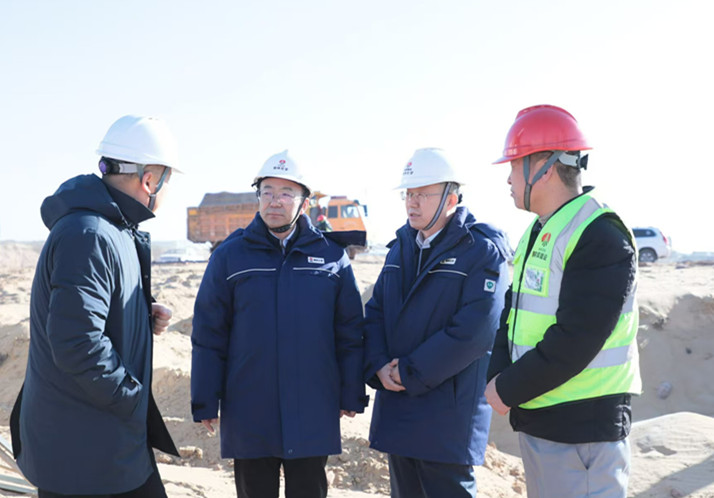 陜煤集團(tuán)副總經(jīng)理杜平一行到榆林化學(xué)二期項(xiàng)目開(kāi)展四季度安全生產(chǎn)大檢查