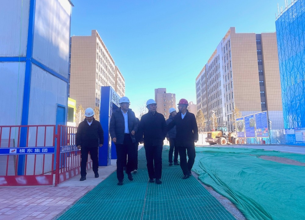 徐五才深入鄂爾多斯應用技術學院項目部調(diào)研指導工作