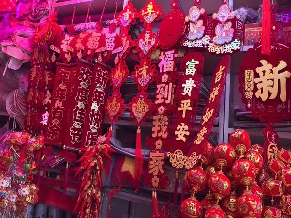 從對聯(lián)變化看年味導(dǎo)向