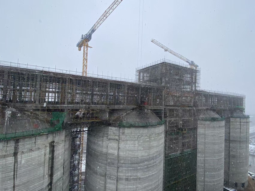 陜煤建設(shè)第二直屬項(xiàng)目部：43.8米高空鏖戰(zhàn)，攻克原煤倉(cāng)施工“硬骨頭”